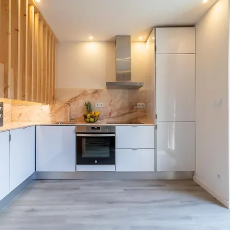 Host Wise - Modern Comfy Flat