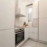 Host Wise - Modern Comfy Flat