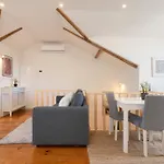 Host Wise - Modern Comfy Flat *