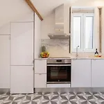Host Wise - Modern Comfy Flat *