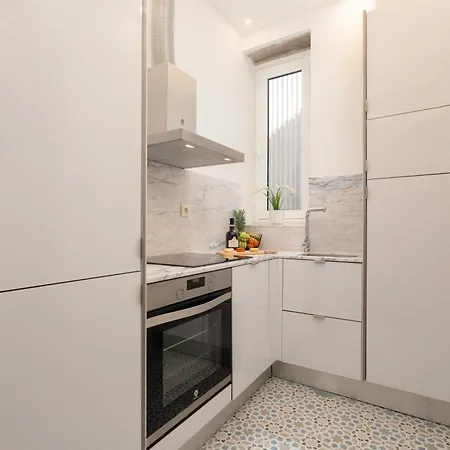 Host Wise - Modern Comfy Flat